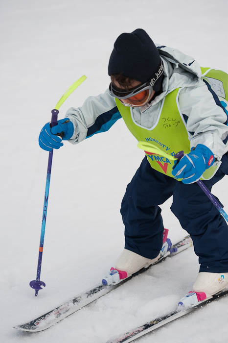 High-Speed Pass -- Hakodateyama Ski -- Takashima, Shiga, Japan -- Copyright 2009 Jeffrey Friedl, http://regex.info/blog/