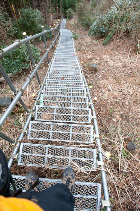 Perhaps Halfway Up looking back down -- NTT Dokomo Tochu broadcast tower -- Otsu, Shiga, Japan -- Copyright 2009 Jeffrey Friedl, http://regex.info/blog/
