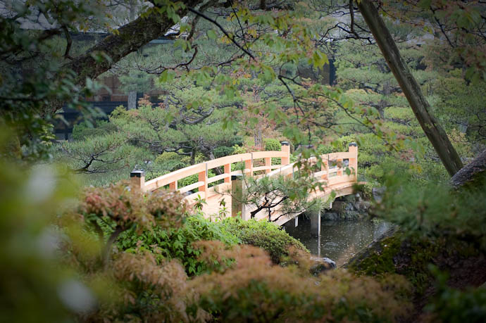 desktop background image of a small bridge over a stream, in the gardens of the Heian Shrine, Kyoto Japan -- Artsy- Fartsy 4 -- Copyright 2009 Jeffrey Friedl, http://regex.info/blog/