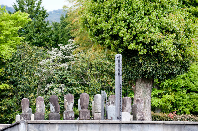 Suburban Cemetery &#8220; you can't tell it's in the middle of the city &#8221; -- Kyoto, Japan -- Copyright 2009 Jeffrey Friedl, http://regex.info/blog/