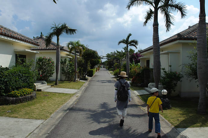 Strolling Through the Fusaki Resort Village Ishigaki Island, Okinawa Prefecture, Japan -- Ishigaki, Okinawa, Japan -- Copyright 2009 Jeffrey Friedl, http://regex.info/blog/