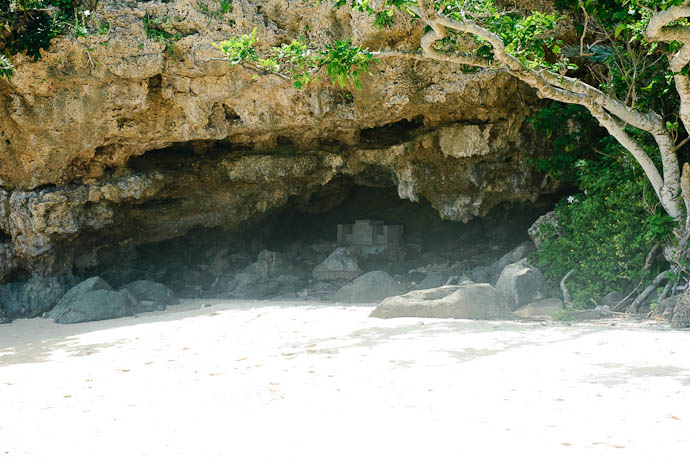 Cave and.... Gravestone? -- Ishigaki, Okinawa, Japan -- Copyright 2009 Jeffrey Friedl, http://regex.info/blog/