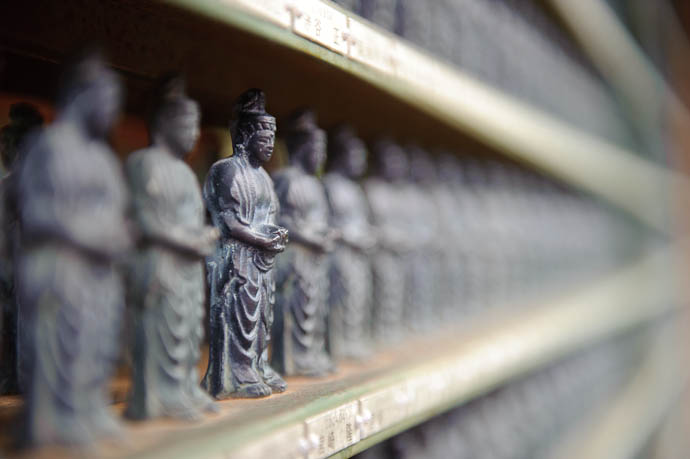 Well-Isolated Offering Statuette Sanzen-in Temple, Kyoto Japan -- Sanzen-in Temple -- Copyright 2009 Jeffrey Friedl, http://regex.info/blog/