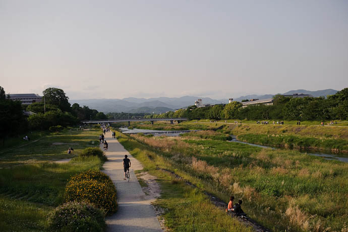 Kamo River, North from Marutamachi Street Kyoto, Japan -- Copyright 2009 Jeffrey Friedl, http://regex.info/blog/