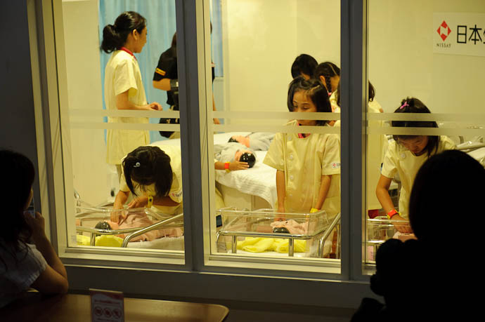 Maternity Ward -- KidZania Koshien -- Kyoto, Japan -- Copyright 2009 Jeffrey Friedl, http://regex.info/blog/