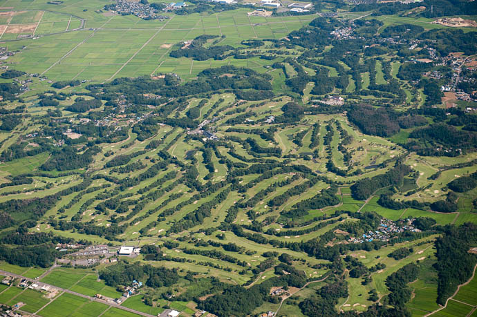 Lotsa' Golf -- Flight from Osaka Itami to Tokyo Narita -- Inashiki, Ibaraki Prefecture, Japan -- Copyright 2009 Jeffrey Friedl