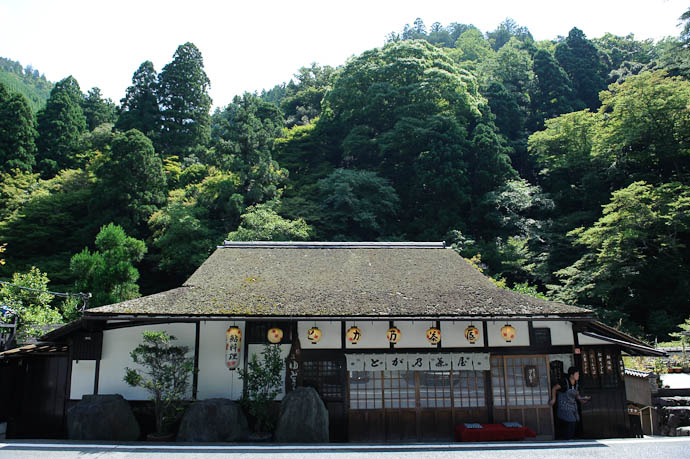 Roadside View less than inviting -- Toganojaya Restaurant -- Kyoto, Japan -- Copyright 2009 Jeffrey Friedl, http://regex.info/blog/