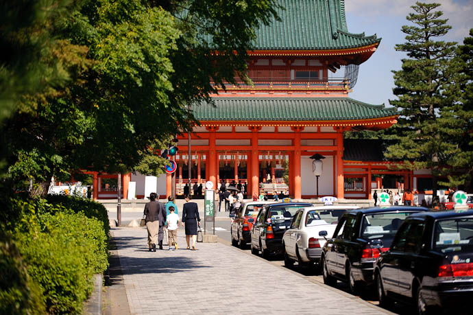 Shrine is Popular on a National Holiday -- Heian Shrine -- Kyoto, Japan -- Copyright 2009 Jeffrey Friedl, http://regex.info/blog/