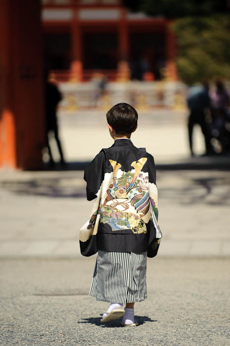 six year old Anthony at the Heian Shrine Kyoto, Japan -- Copyright 2009 Jeffrey Friedl, http://regex.info/blog/