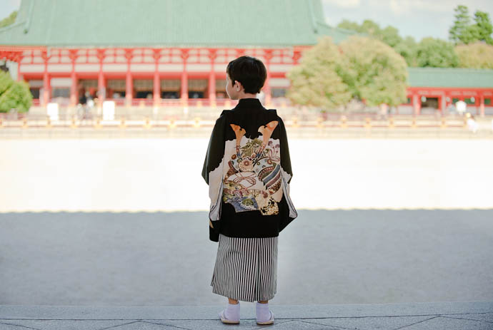 Master of his Domain Heian Shrine, Kyoto Japan -- Copyright 2009 Jeffrey Friedl, http://regex.info/blog/