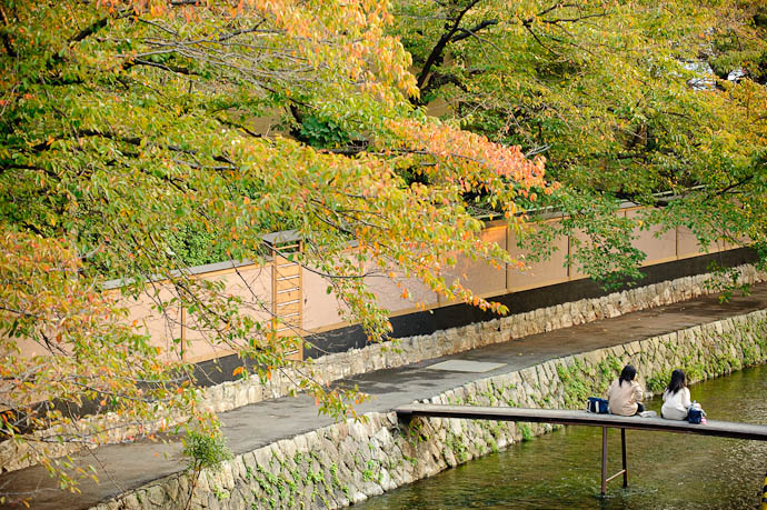 Relaxing at Sunset more subdued, balanced colors, with a splash of waning light on the far wall -- Kyoto, Japan -- Copyright 2009 Jeffrey Friedl, http://regex.info/blog/