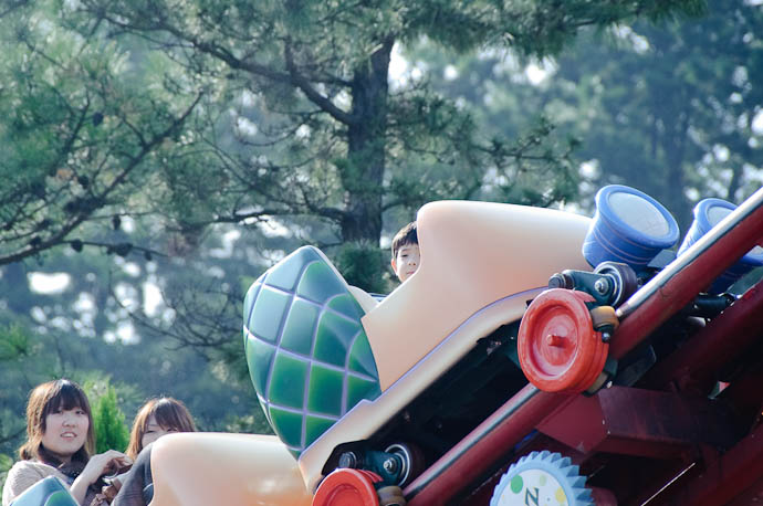 Heading Up front car all to himself -- Tokyo Disneyland -- Urayasu, Chiba, Japan -- Copyright 2009 Jeffrey Friedl, http://regex.info/blog/