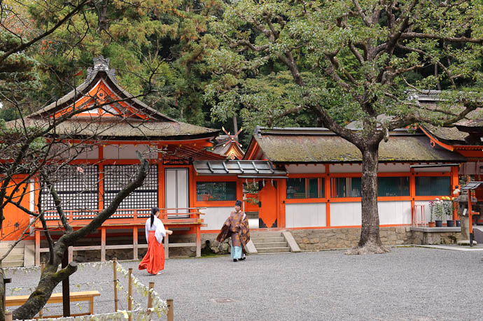 Lazy Sunday Morning Yoshida Shrine, nestled in Mt. Yoshida Kyoto, Japan -- Copyright 2009 Jeffrey Friedl, http://regex.info/blog/
