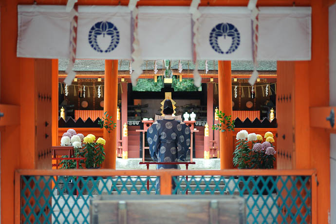 Blessings Begin -- Yoshida Shrine -- Kyoto, Japan -- Copyright 2009 Jeffrey Friedl, http://regex.info/blog/
