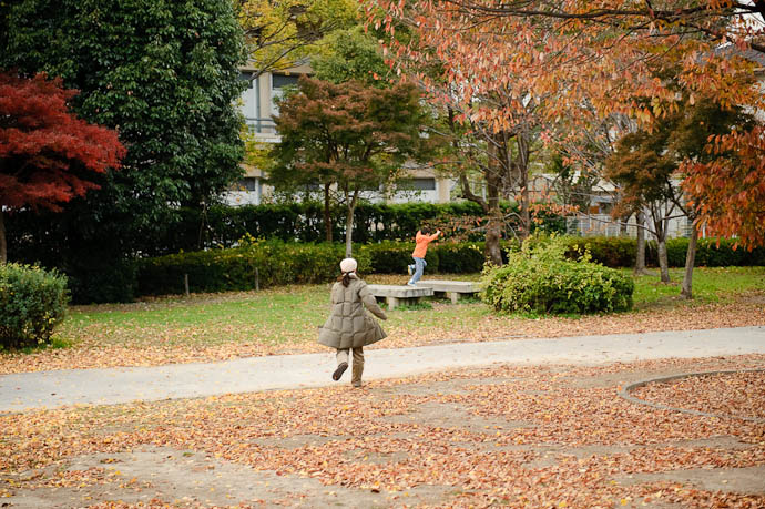 Game of Tag Mommy's &#8220;it&#8221; -- Kyoto, Japan -- Copyright 2009 Jeffrey Friedl, http://regex.info/blog/
