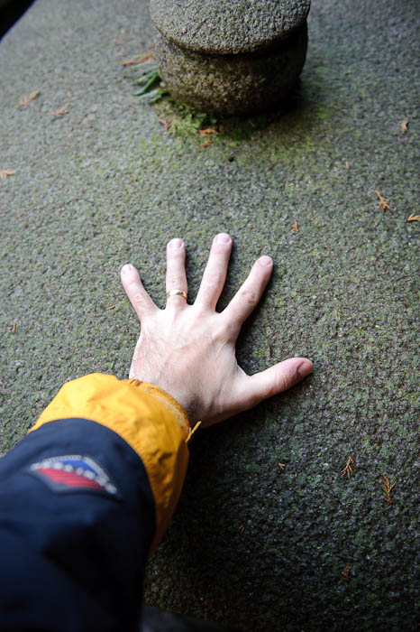 Expansive ( I'm 6'4; my hands are not tiny ) -- Nishimura Stone Lantern workworkshopshop and garden -- Kyoto, Japan -- Copyright 2009 Jeffrey Friedl, http://regex.info/blog/