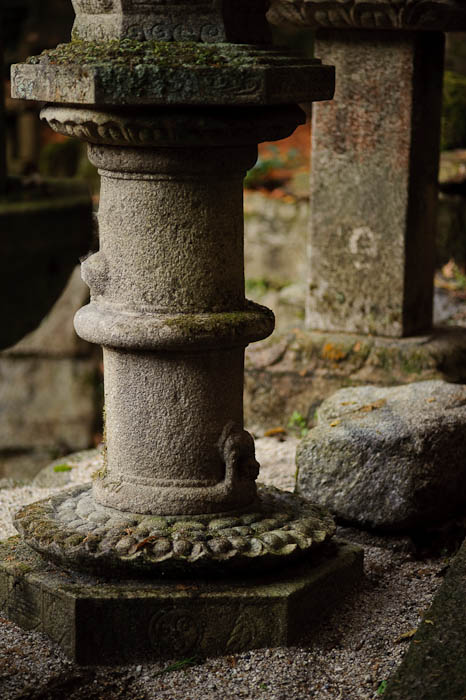 Obligatory Context Shot -- Nishimura Stone Lantern workworkshopshop and garden -- Kyoto, Japan -- Copyright 2009 Jeffrey Friedl, http://regex.info/blog/