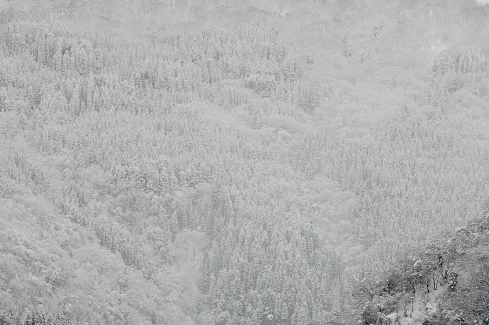 desktop background image of snow-covered mountains in Japan -- Deceivingly Nondescript Toyama Prefecture, Japan -- Tonami, Toyama, Japan -- Copyright 2010 Jeffrey Friedl, http://regex.info/blog/