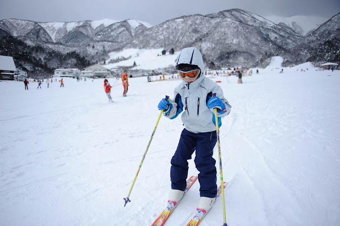 Near Approach -- Makino Ski Area -- Takashima, Shiga, Japan -- Copyright 2010 Jeffrey Friedl, http://regex.info/blog/