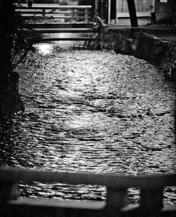 Ripply -- Kyoto, Japan -- Copyright 2010 Jeffrey Friedl, http://regex.info/blog/