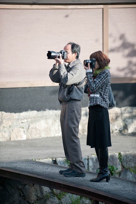 Couple Focusing on Togetherness -- Kyoto, Japan -- Copyright 2010 Jeffrey Friedl, http://regex.info/blog/
