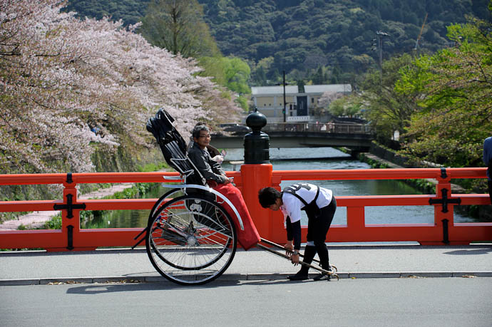 Rickshaw here's lookin' at you, kid -- Kyoto, Japan -- Copyright 2010 Jeffrey Friedl, http://regex.info/blog/