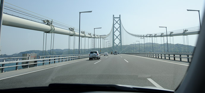 Weakest Link better be damn strong -- Akashi Straights Bridge -- Kobe, Hyogo, Japan -- Copyright 2010 Jeffrey Friedl, http://regex.info/blog/