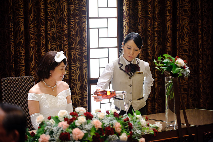 Preparation for the First Toast -- Wedding of Shogo and Namiko -- Nagoya, Aichi, Japan -- Copyright 2010 Jeffrey Friedl, http://regex.info/blog/
