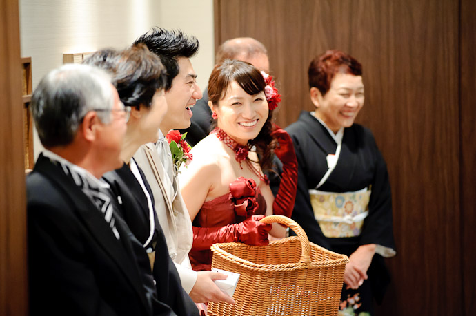 Almost Done -- Wedding of Shogo and Namiko -- Nagoya, Aichi, Japan -- Copyright 2010 Jeffrey Friedl, http://regex.info/blog/