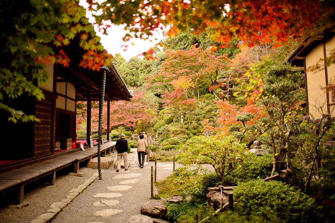 First View of the Main Garden -- Kongourinji Temple (金剛輪寺) -- Aisho, Shiga, Japan -- Copyright 2010 Jeffrey Friedl, http://regex.info/blog/