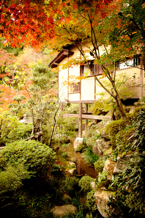 Small Tea House at the edge of the main garden -- Kongourinji Temple (金剛輪寺) -- Aisho, Shiga, Japan -- Copyright 2010 Jeffrey Friedl, http://regex.info/blog/