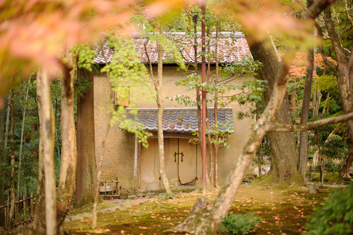 Old Kura Treasure House -- Kongourinji Temple (金剛輪寺) -- Aisho, Shiga, Japan -- Copyright 2010 Jeffrey Friedl, http://regex.info/blog/