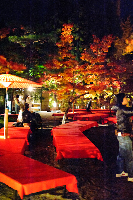 Rest Area ready for next-week's crowds -- Eikando Temple (永観堂) -- Kyoto, Japan -- Copyright 2010 Jeffrey Friedl, http://regex.info/blog/