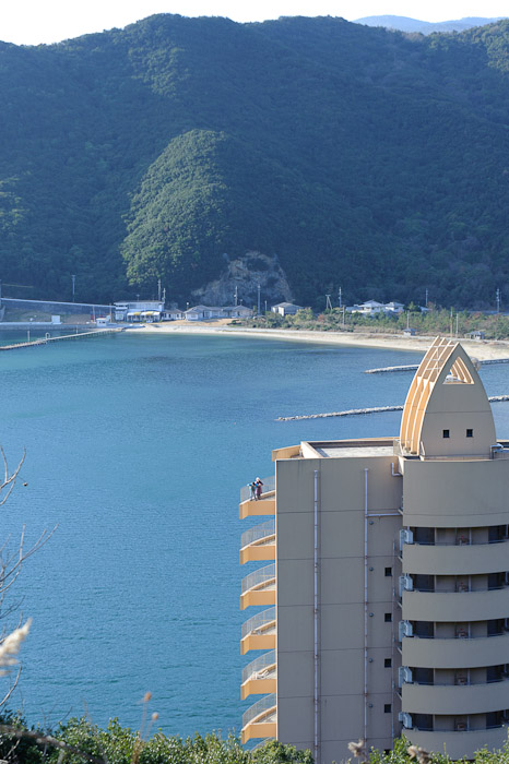Waving Goodbye to the Hotel Aqua, Shoudoshima Island, Japan -- Shodoshima, Kagawa, Japan -- Copyright 2010 Jeffrey Friedl, http://regex.info/blog/
