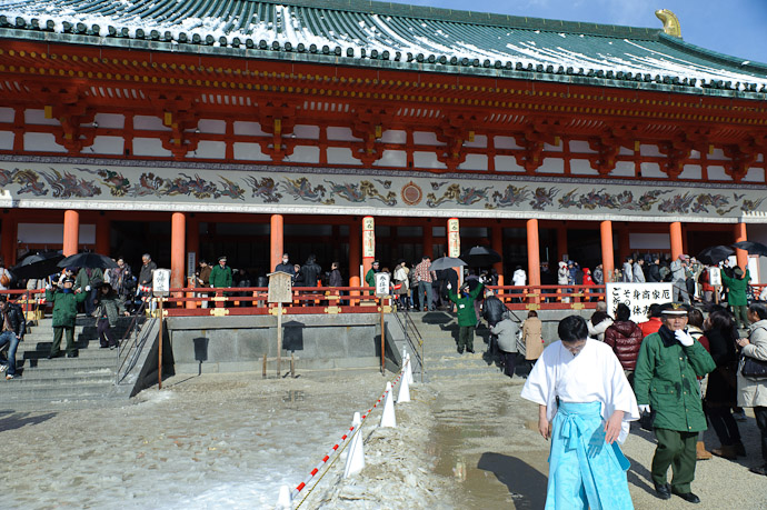 3, 3, 6 three sets of steps, three guards, six umbrellas -- Heian Shrine -- Kyoto, Japan -- Copyright 2011 Jeffrey Friedl, http://regex.info/blog/
