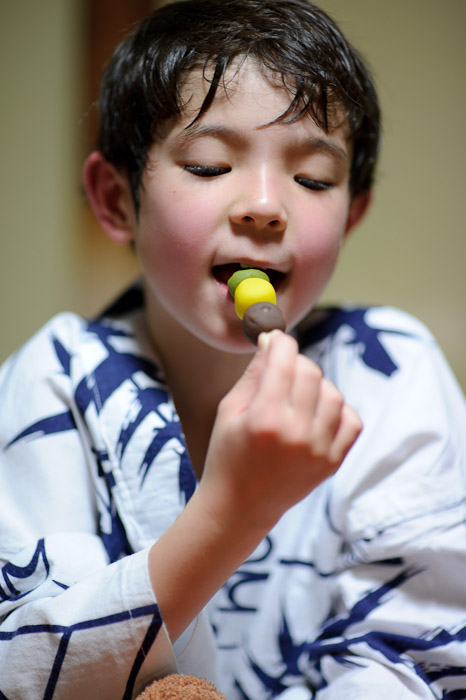 First Taste -- Dougo Onsen (道後温泉) -- Matsuyama, Ehime, Japan -- Copyright 2011 Jeffrey Friedl, http://regex.info/blog/