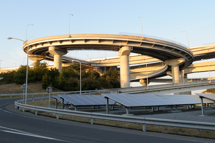 Loop -- Great Seto Bridge -- Sakaide, Kagawa, Japan -- Copyright 2011 Jeffrey Friedl, http://regex.info/blog/