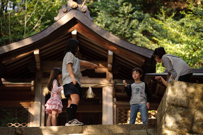 Final Round -- Juge Shrine (樹下神社) -- Otsu, Shiga, Japan -- Copyright 2011 Jeffrey Friedl, http://regex.info/blog/