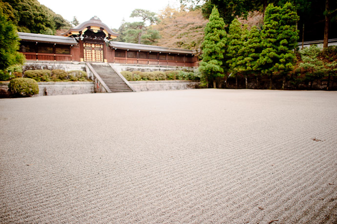 Sennyuji Temple（泉涌寺） -- Kyoto, Japan -- Copyright 2011 Jeffrey Friedl, http://regex.info/blog/