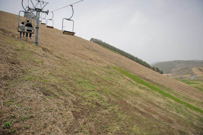 Heading Up -- Mt. Kan'nabe (神鍋山) -- Toyooka, Hyogo, Japan -- Copyright 2011 Jeffrey Friedl, http://regex.info/blog/