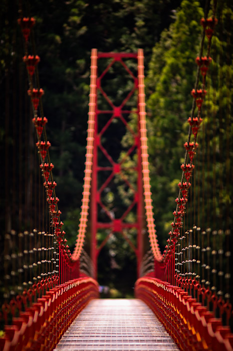 desktop background image of the Zaobashi Bridge (蔵王橋) in Wakayama Prefecture, Japan -- Slightly Stylized -- Aridagawa, Wakayama, Japan -- Copyright 2011 Jeffrey Friedl, http://regex.info/blog/