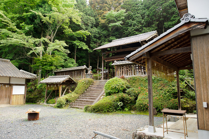 Shrine Compound -- Kiyotakigu (清瀧宮) -- Uji, Kyoto, Japan -- Copyright 2011 Jeffrey Friedl, http://regex.info/blog/
