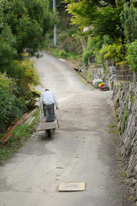 four long minutes later Still Going &#8220;An Honest Day's Work&#8221; Personified -- Uji, Kyoto, Japan -- Copyright 2011 Jeffrey Friedl, http://regex.info/blog/