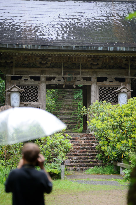 Gate and Steps Beyond -- Shimyouin Temple (志明院) -- Kyoto, Japan -- Copyright 2011 Jeffrey Friedl, http://regex.info/blog/