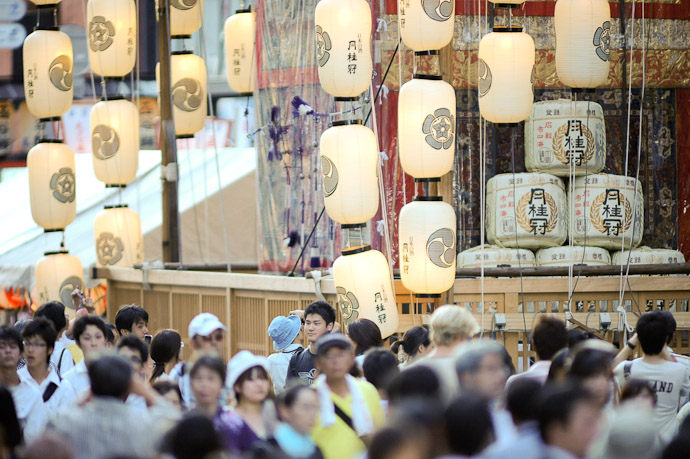 Lower Level same float -- Gion Matsuri (祇園祭) -- Kyoto, Japan -- Copyright 2011 Jeffrey Friedl, http://regex.info/blog/
