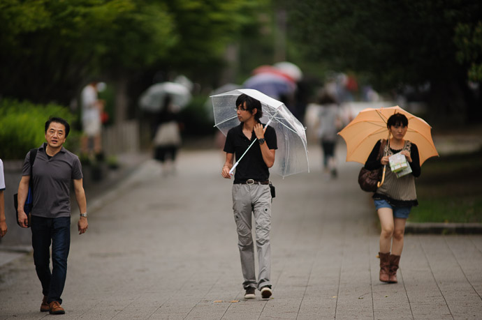Nonchalant about the non-rain -- Kyoto, Japan -- Copyright 2011 Jeffrey Friedl, http://regex.info/blog/ -- This photo is licensed to the public under the Creative Commons Attribution-NonCommercial 3.0 Unported License http://creativecommons.org/licenses/by-nc/3.0/ (non-commercial use is freely allowed if proper attribution is given, including a link back to this page on http://regex.info/ when used online)