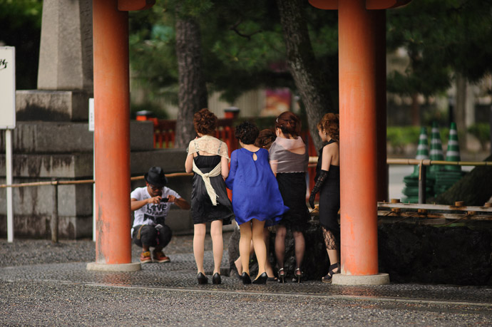 Quick Photo Op at the Heian Shrine likely a bunch of bridesmaids on the way to a wedding -- Kyoto, Japan -- Copyright 2011 Jeffrey Friedl, http://regex.info/blog/ -- This photo is licensed to the public under the Creative Commons Attribution-NonCommercial 3.0 Unported License http://creativecommons.org/licenses/by-nc/3.0/ (non-commercial use is freely allowed if proper attribution is given, including a link back to this page on http://regex.info/ when used online)