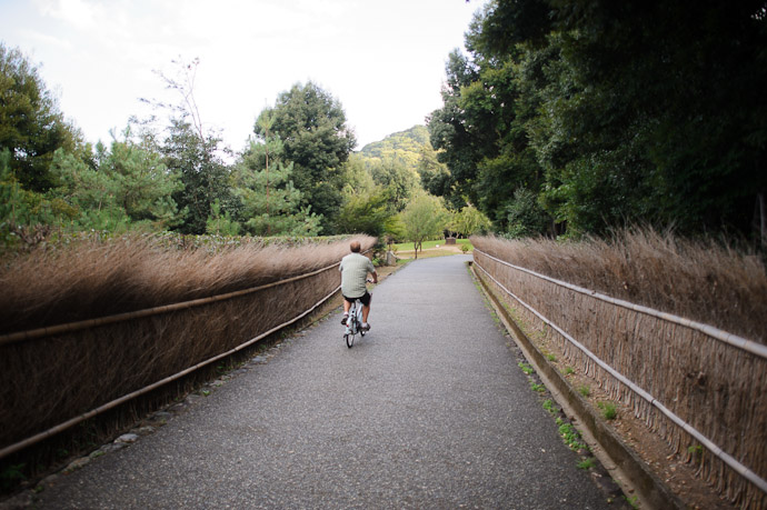 Heading Back -- Arashiyama (嵐山) -- Kyoto, Japan -- Copyright 2011 Jeffrey Friedl, http://regex.info/blog/
