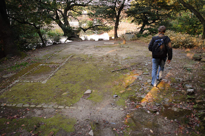 Ruins?  --  Kajyuuji Temple (勧修寺)  --  Kyoto, Japan  --  Copyright 2011 Jeffrey Friedl, http://regex.info/blog/