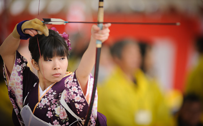 a female Japanese archer prepares to shoot at the rite-of-passage Tooshiya archery event at the Sanjusangedo Temple in Kyoto, Japan, January 2012 (三十三間堂の通し矢)